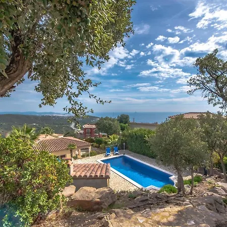 Villa Carrera *