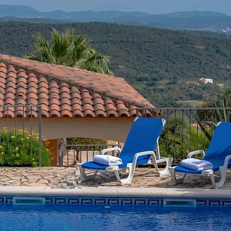 Villa Carrera
